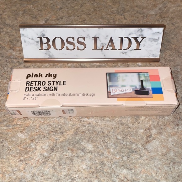 Retro Style Desk Sign 8”x1”x2” Boss Lady - Picture 3 of 6